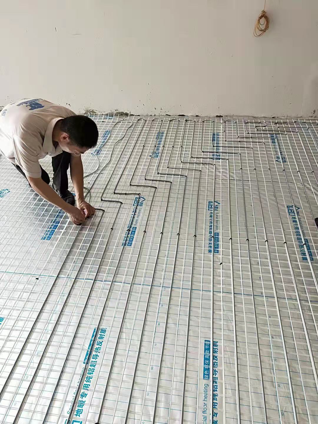 碳钎维发热电缆施工现场